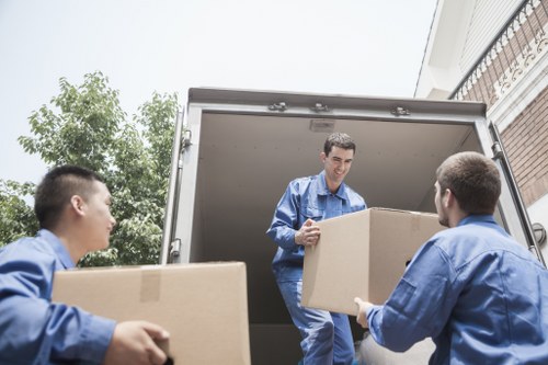 Moving van service for homes and flats in South Kensington